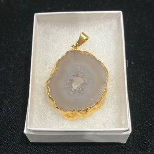 Beautiful Agate Pendent - B2